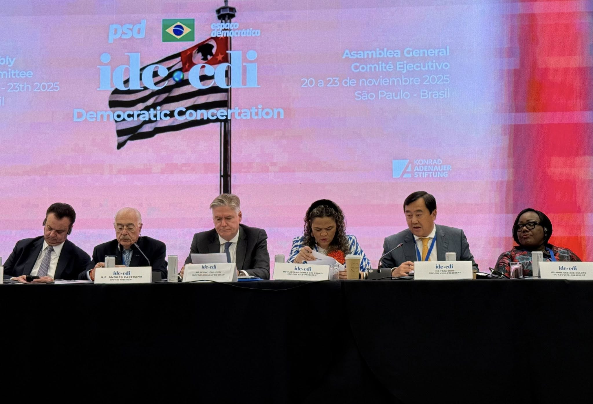 សម្តេចតេជោ ហ៊ុន សែន ចែករំលែកសារអង្គការអ្នកប្រជាធិបតេយ្យនិយមកណ្តាលអន្តរជាតិ អំពាវនាវឲ្យថៃគោរពកិច្ចព្រមព្រៀង ដើម្បីដោះស្រាយជម្លោះព្រំដែនដោយសន្តិវិធី