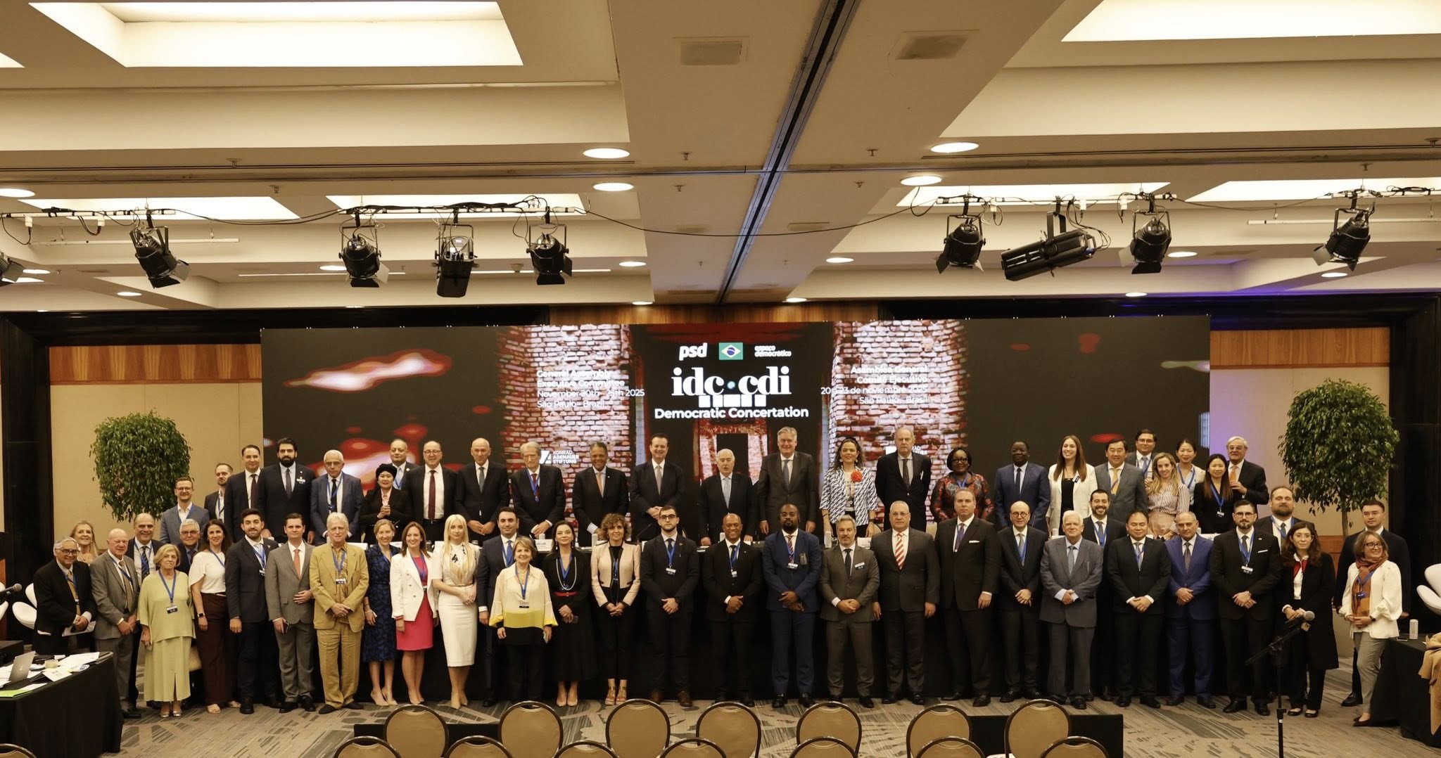 សម្តេចតេជោ ហ៊ុន សែន ចែករំលែកសារអង្គការអ្នកប្រជាធិបតេយ្យនិយមកណ្តាលអន្តរជាតិ អំពាវនាវឲ្យថៃគោរពកិច្ចព្រមព្រៀង ដើម្បីដោះស្រាយជម្លោះព្រំដែនដោយសន្តិវិធី