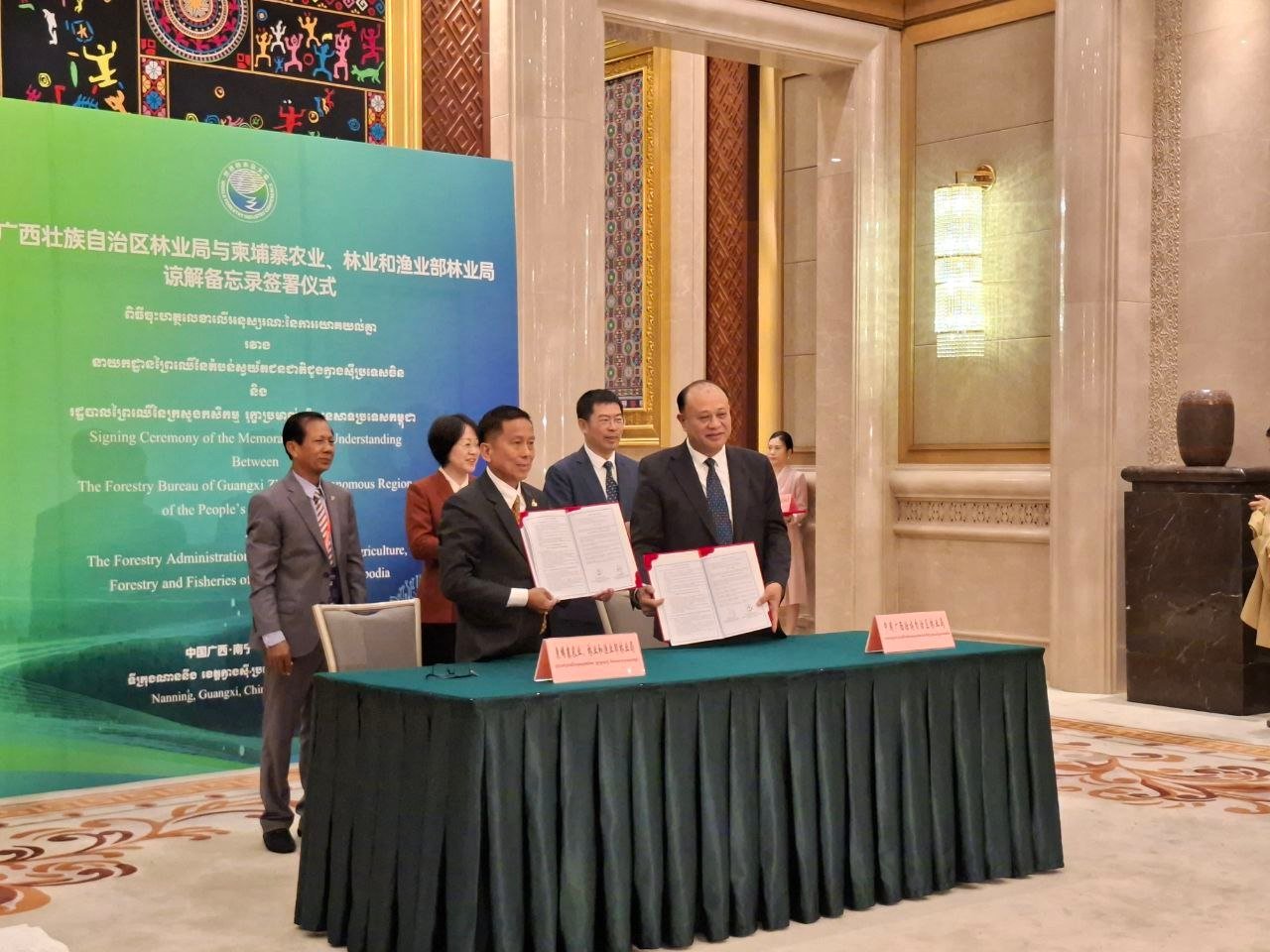 កម្ពុជា និងចិន ចុះអនុស្សរណៈយោគយល់គ្នា (MoU) ពង្រឹងកិច្ចសហប្រតិបត្តិការលើការដាំឈើ និងឧស្សាហកម្មឈើ