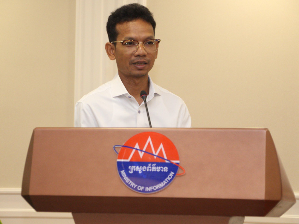 គ្រូពេទ្យភ្នែកគៀនឃ្លាំងព្រមាន៖ ជាង ៧០% នៃពលរដ្ឋកម្ពុជាប្រើវ៉ែនតាខុសស្តង់ដារបច្ចេកទេស!