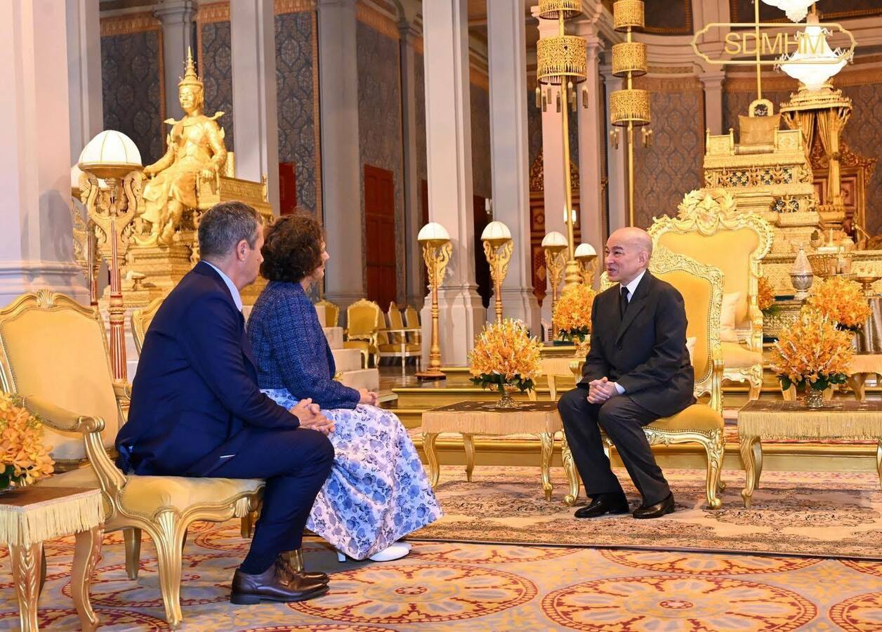 ព្រះមហាក្សត្រ​ប្រោស​ព្រះ​រាជ​ទានឯក​អគ្គ​រដ្ឋទូតអ៉ី​ស្រា​អ៊ែល​ថ្វាយ​សារ​តាំង