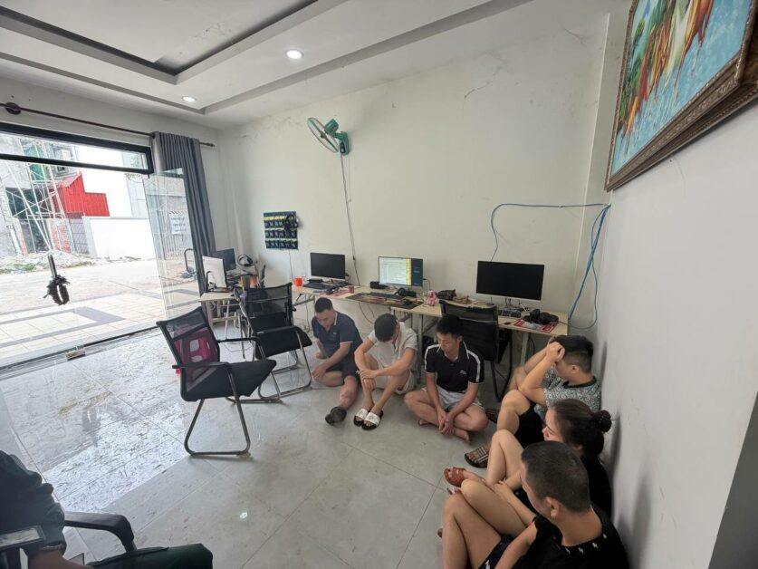 បង្ក្រាប Online Scam នៅបាវិត៖ ឃាត់ខ្លួន ២៨នាក់